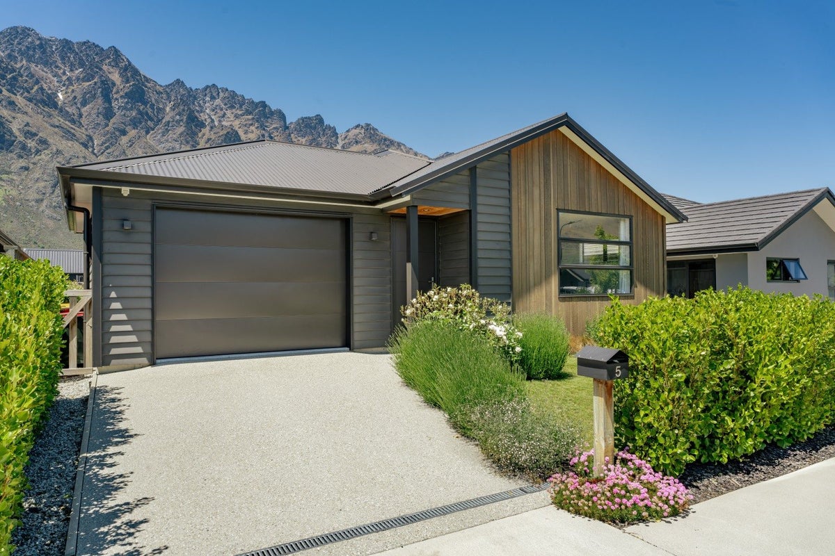 5 Bale Road, Jacks Point, Queenstown - Carousel 1