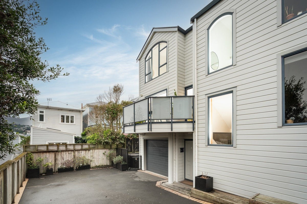 5/96 Austin Street, Mount Victoria, Wellington - Carousel 1