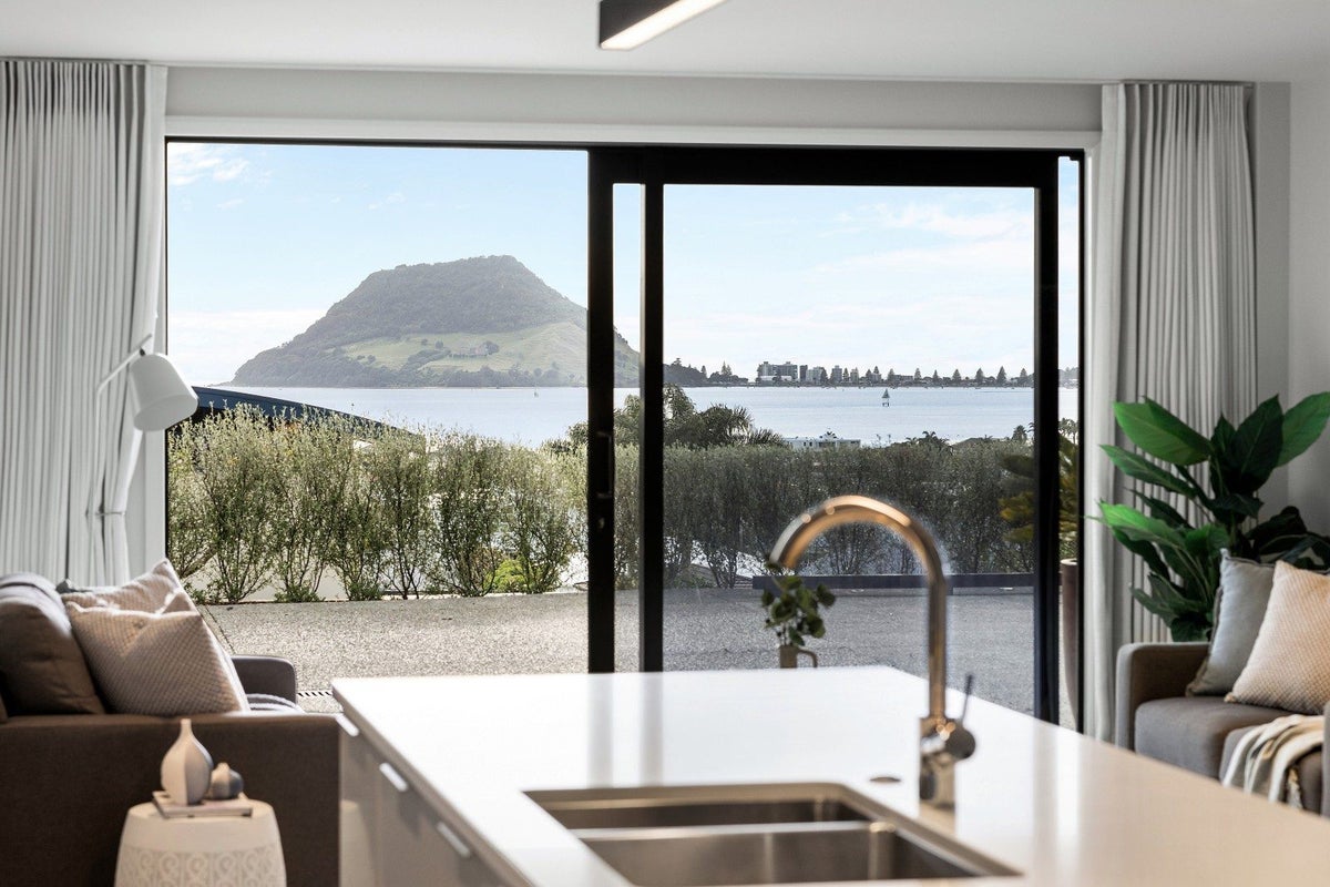 2/26 Pillans Road, Otumoetai, Tauranga - Carousel 1