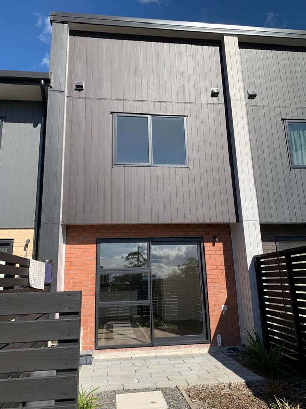 43 Selo Street, Glen Eden, Auckland - Carousel 2