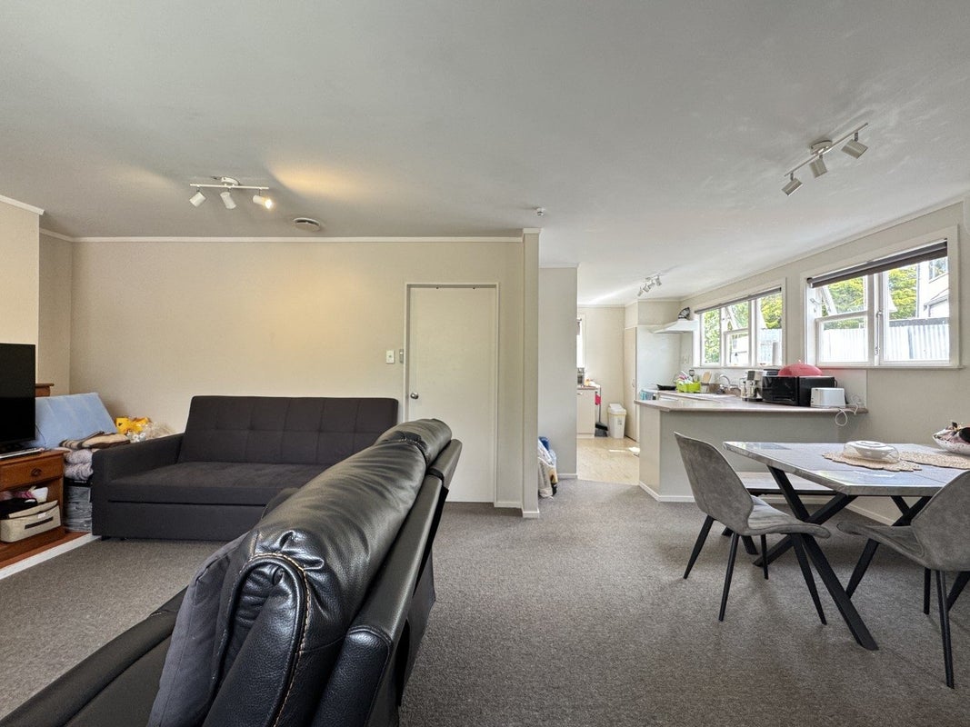 9 Takatimu Way, Johnsonville, Wellington - Carousel 1