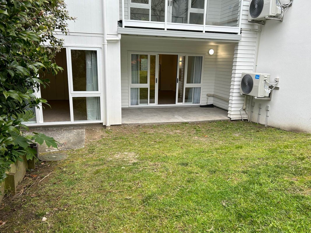 8E Arotau Place, Grafton, Auckland - Carousel 1