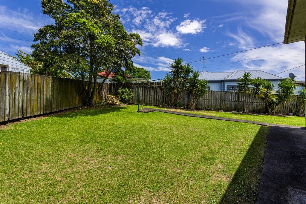 7 Marewa Street, Te Atatu South, Auckland - Carousel 2