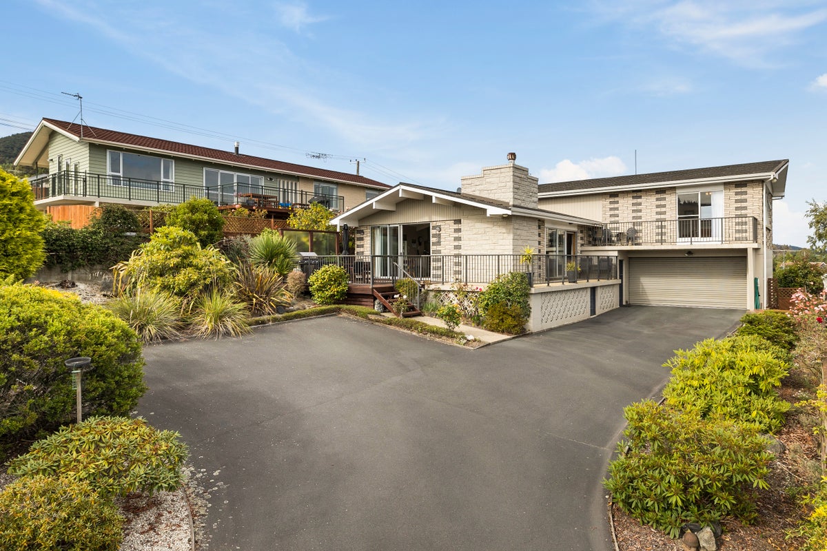 9 Gebbie Street, Kinmont Park, Mosgiel - Carousel 24