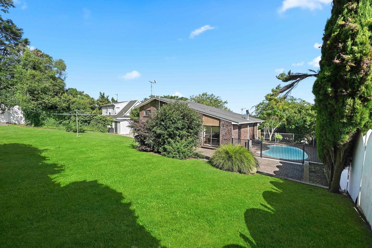 31 Pohutukawa Drive, Pukete, Hamilton - Carousel 24