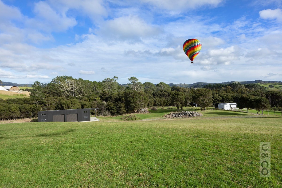 22 Houkura Place, Taupaki, Henderson - Carousel 1