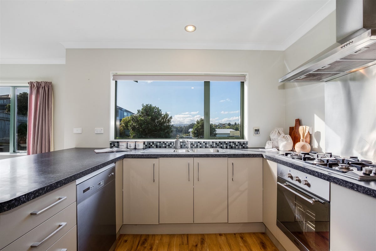 40 Tongariro Drive, Aotea, Porirua - Carousel 2
