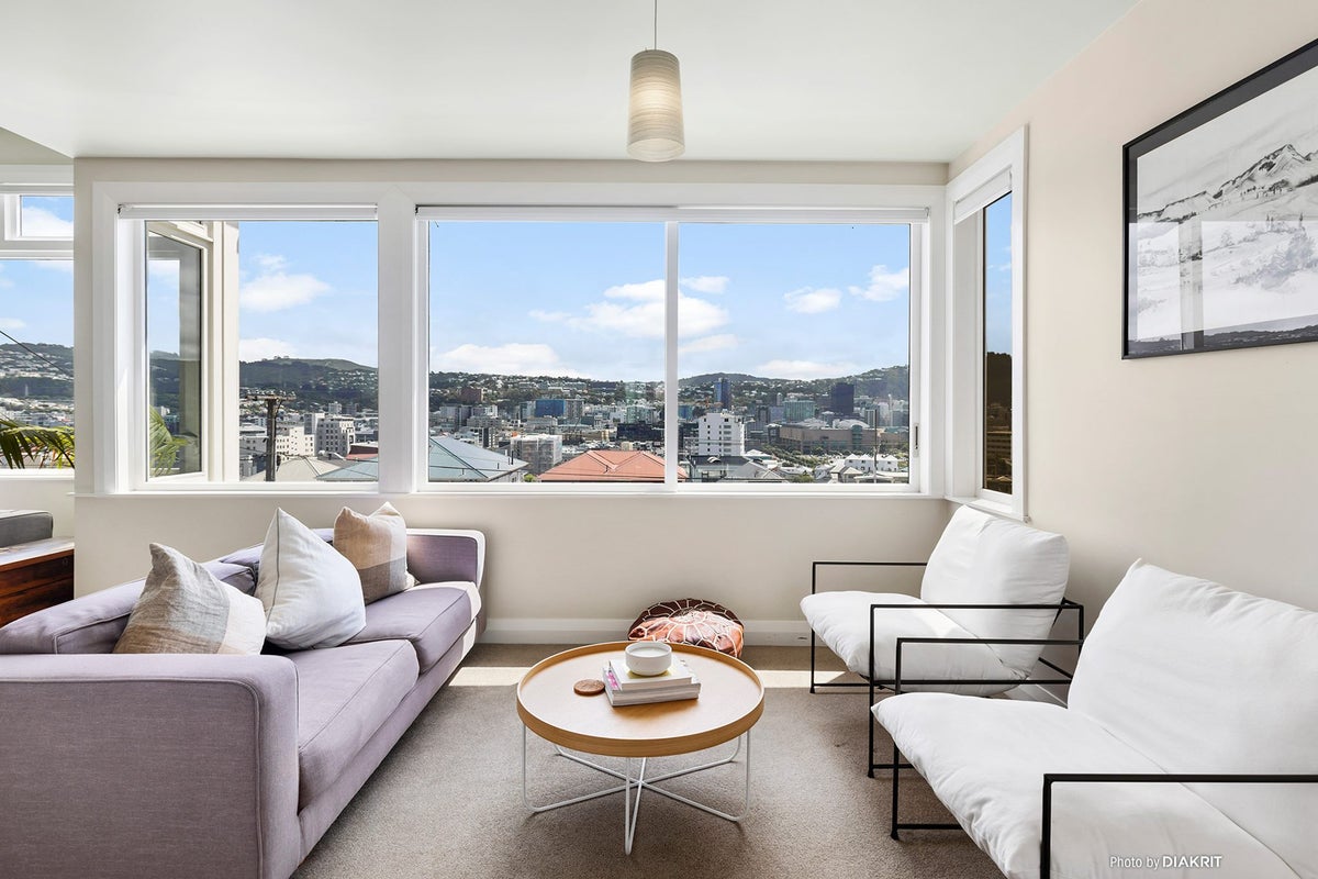 16 Earls Terrace, Mount Victoria, Wellington - Carousel 2