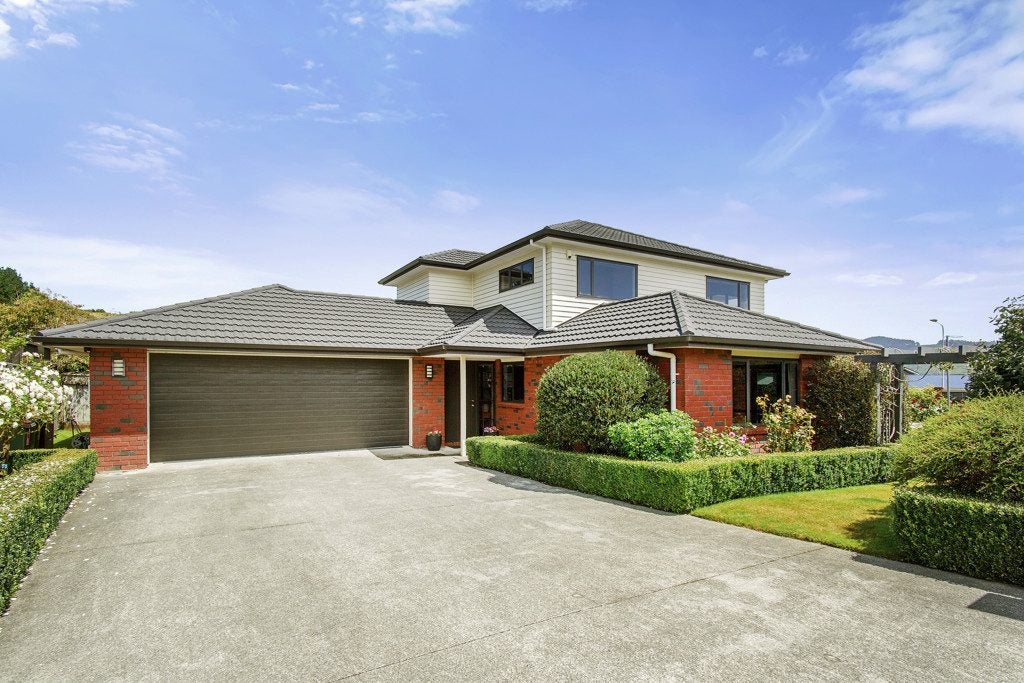 189 Woodman Drive, Tawa, Wellington - Carousel 1