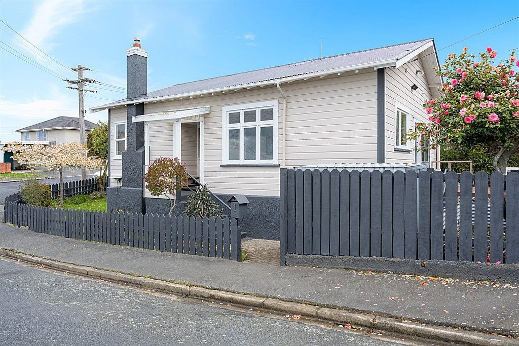 1 Renfrew Street, Balaclava, Dunedin - Carousel 1