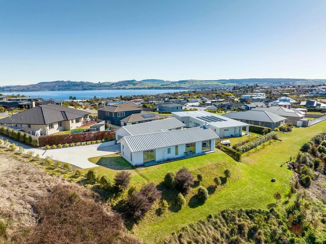 47 Botanical Heights Drive, Waipahihi, Taupo - Carousel 2