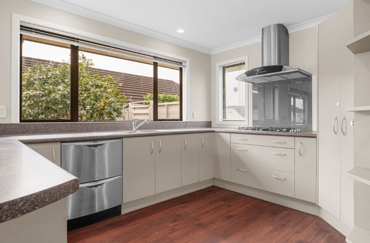 9 Woodridge Drive, Flagstaff, Hamilton - Carousel 2