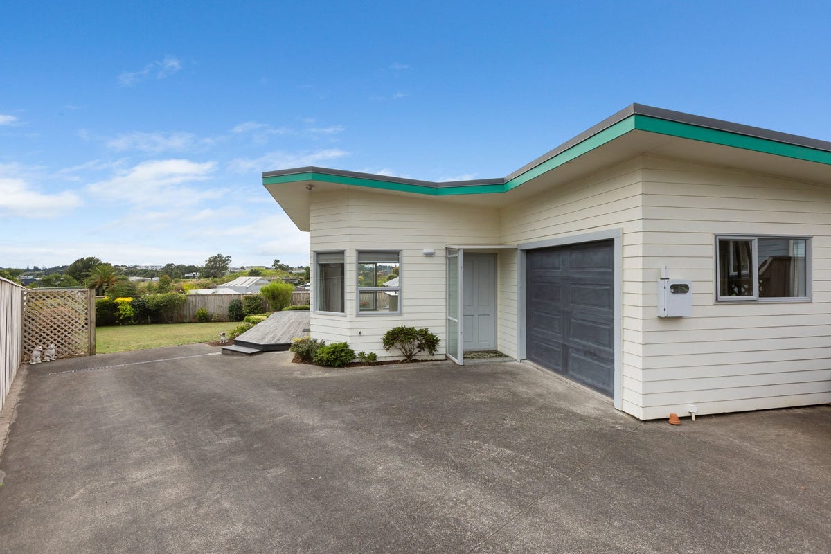 18A Raniera Street, Glen Avon, New Plymouth - Carousel 2