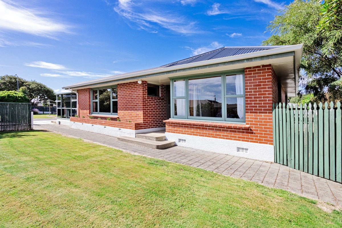 23 Cruickshank Crescent, Rosedale, Invercargill - Carousel 1