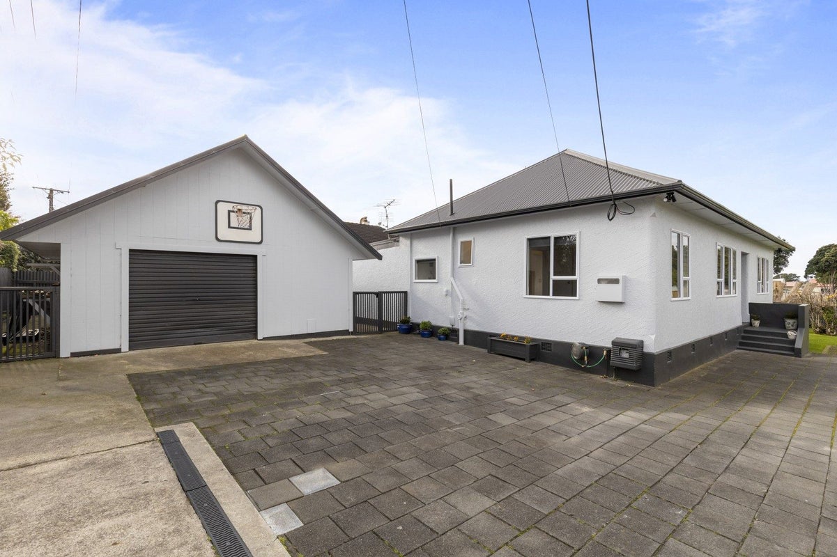 25A Paynters Avenue, Strandon, New Plymouth - Carousel 1