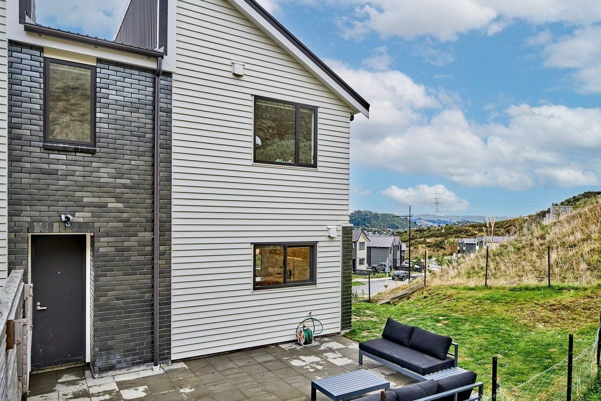 33 Holystone Road, Whitby, Porirua - Carousel 19