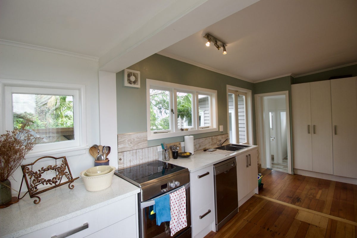 1/6 Spencer Road, Pinehill, Auckland - Carousel 1
