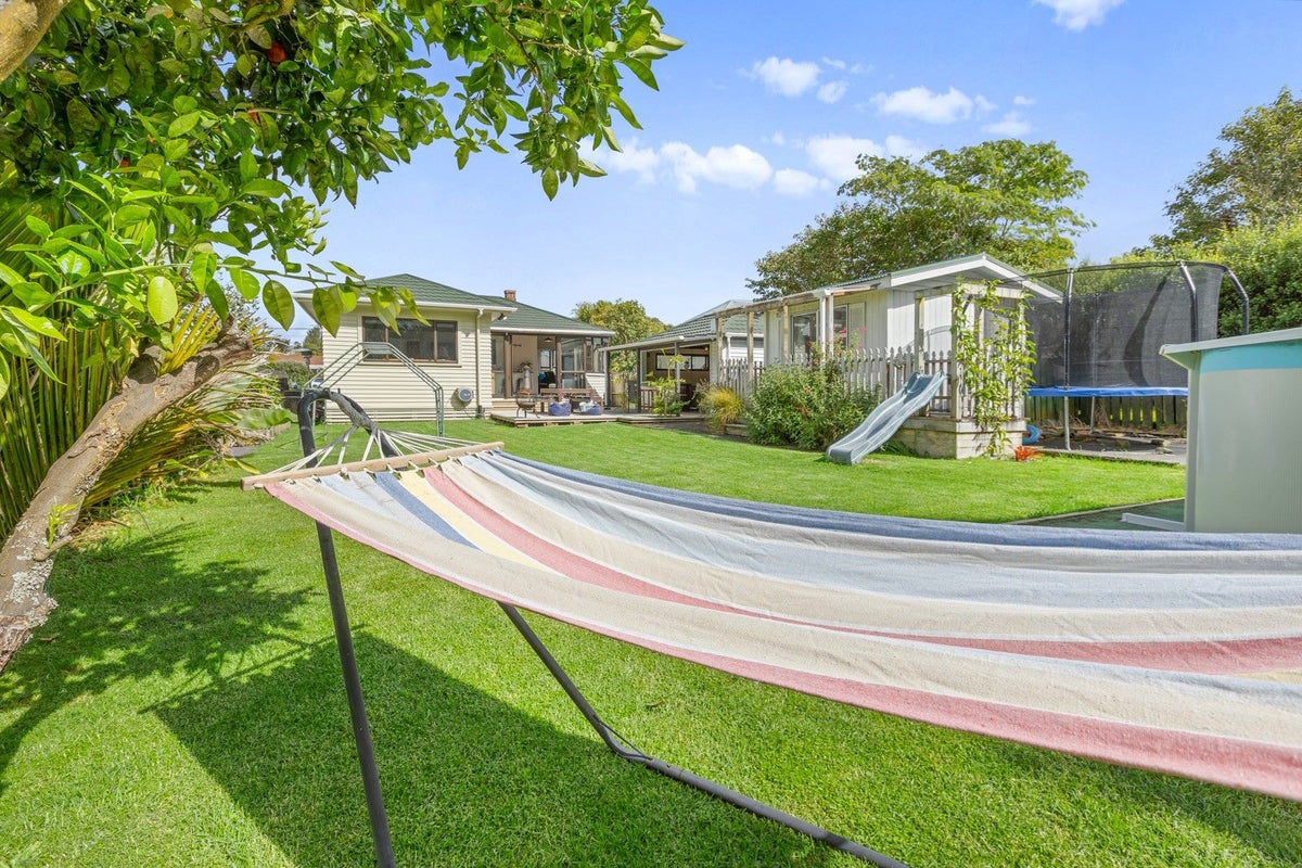 123 Govett Avenue, Frankleigh Park, New Plymouth - Carousel 1