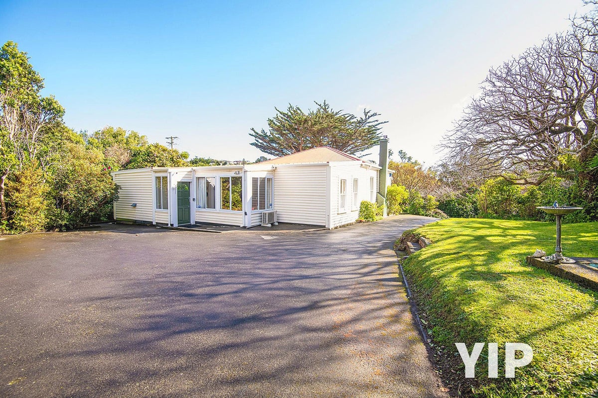46 Glanmire Road, Newlands, Wellington - Carousel 2