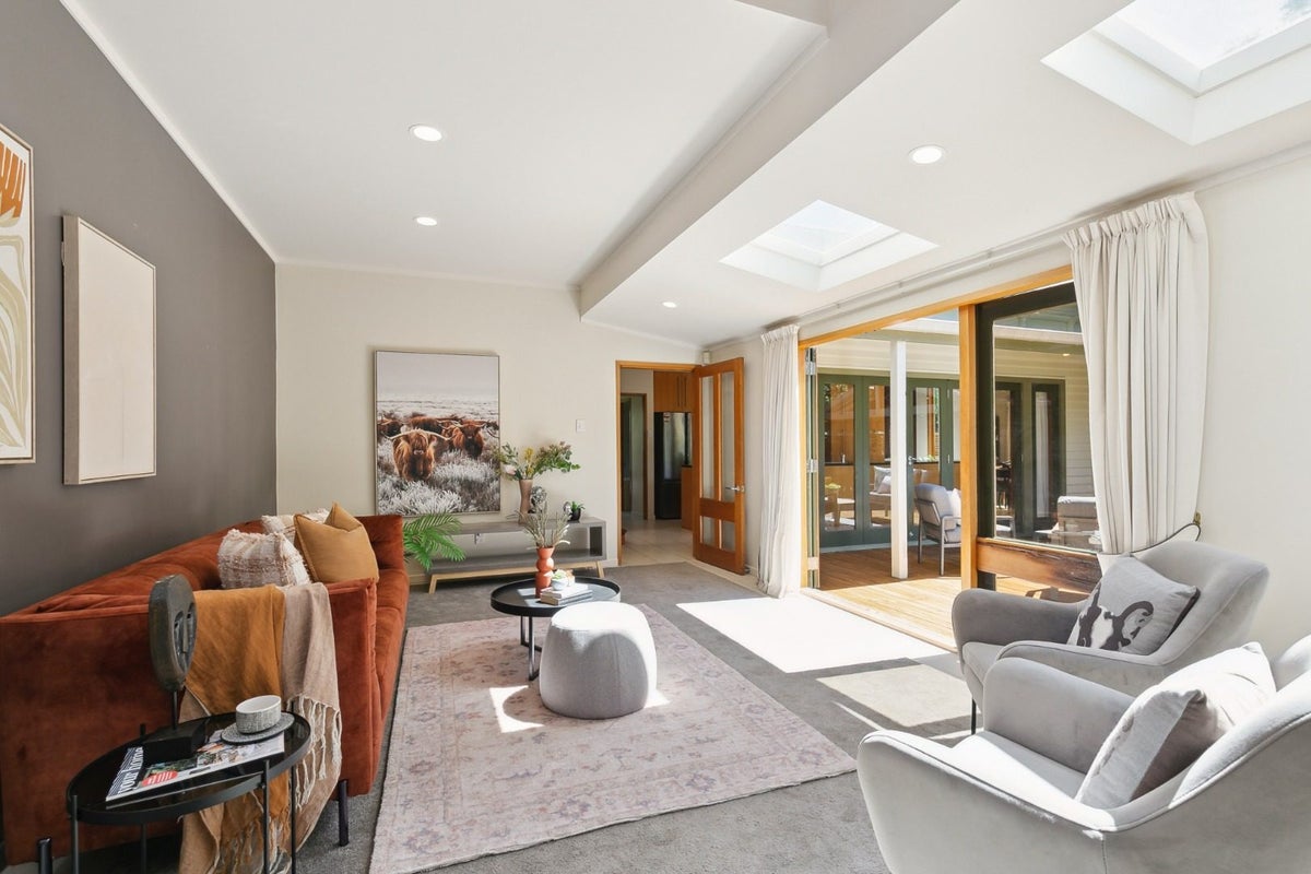8 Ranikhet Way, Khandallah, Wellington - Carousel 2