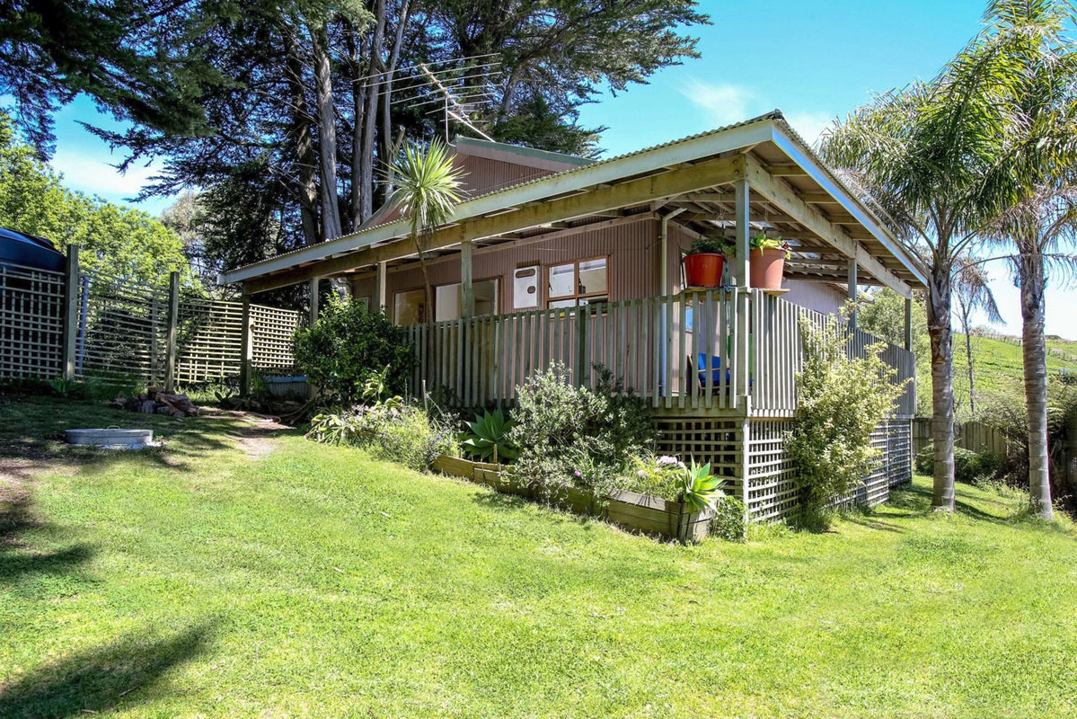49A Onetangi Road, Onetangi, Waiheke Island - Carousel 1