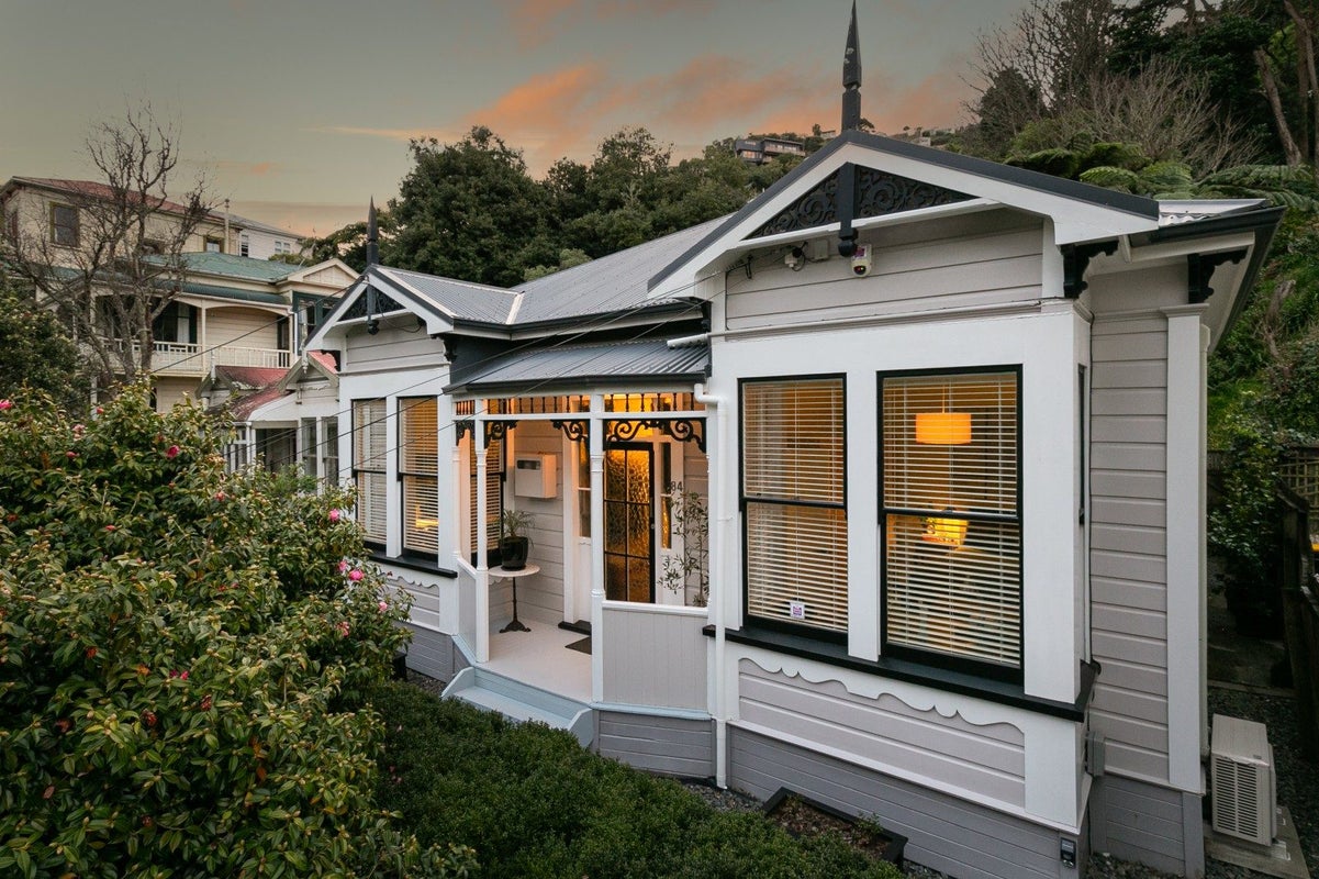 84 Glenmore Street, Northland, Wellington - Carousel 1