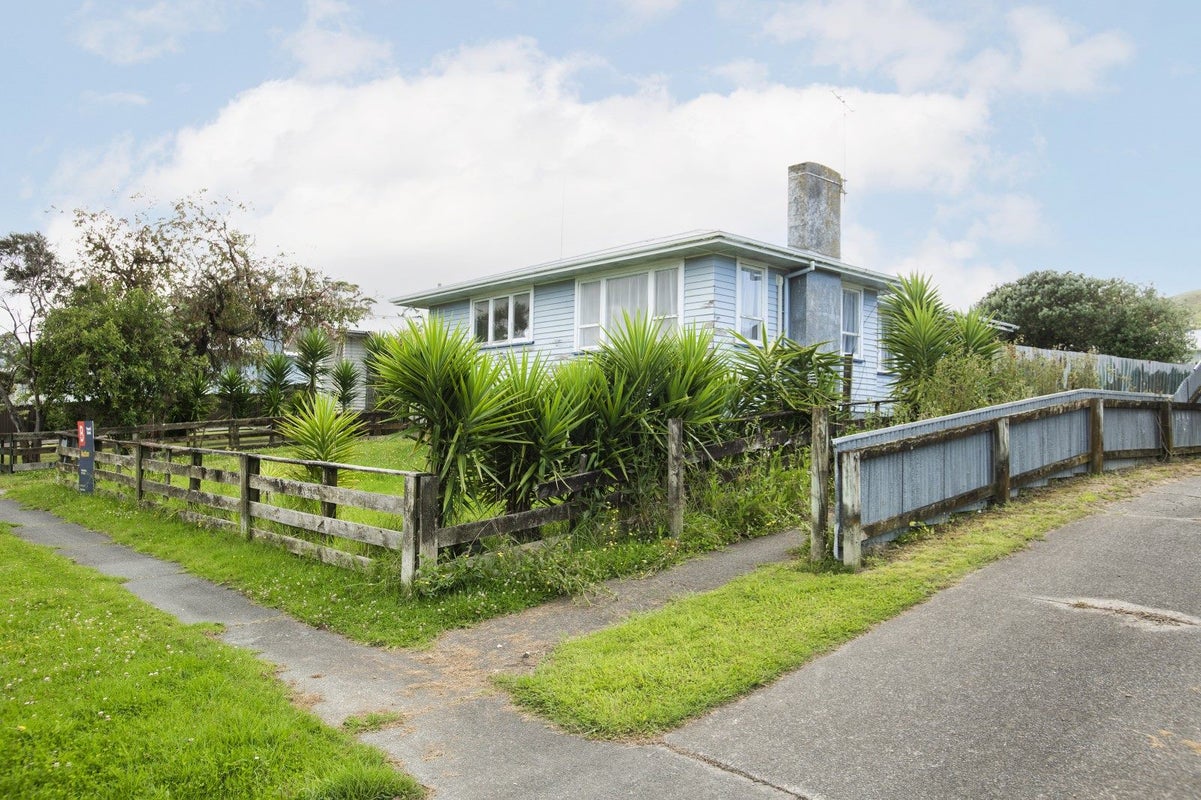 31 Pickering Street, Outer Kaiti, Gisborne - Carousel 25