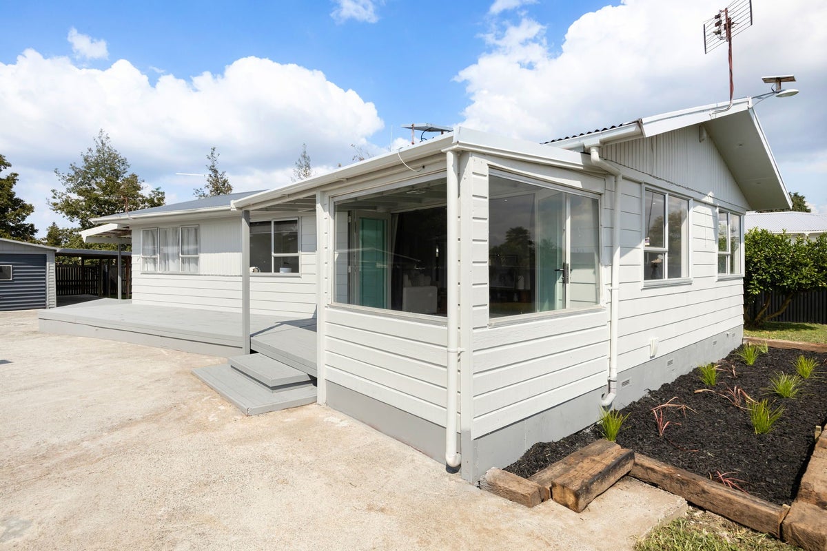 53 Karen Crescent, Dinsdale, Hamilton - Carousel 2