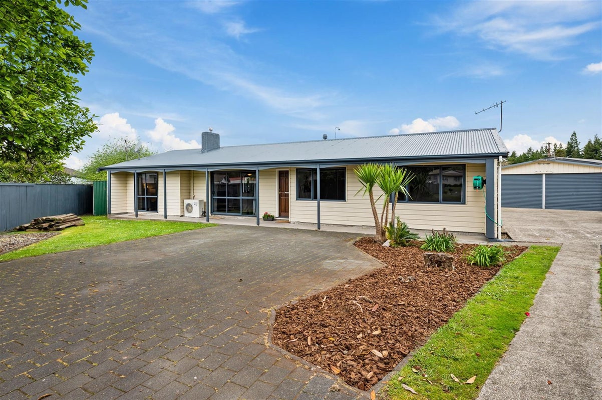 9 Adam Place, Mangakakahi, Rotorua - Carousel 1