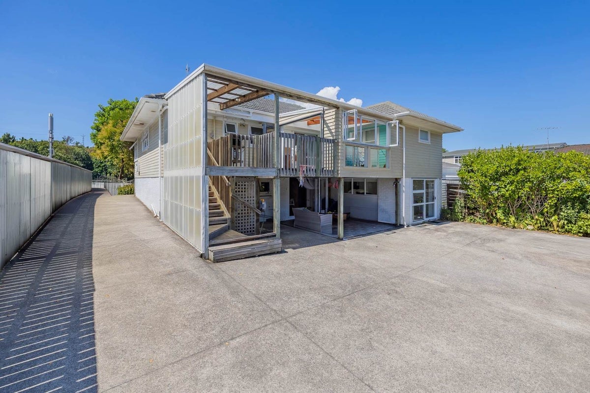 32 Chartwell Avenue, Glenfield, Auckland - Carousel 2