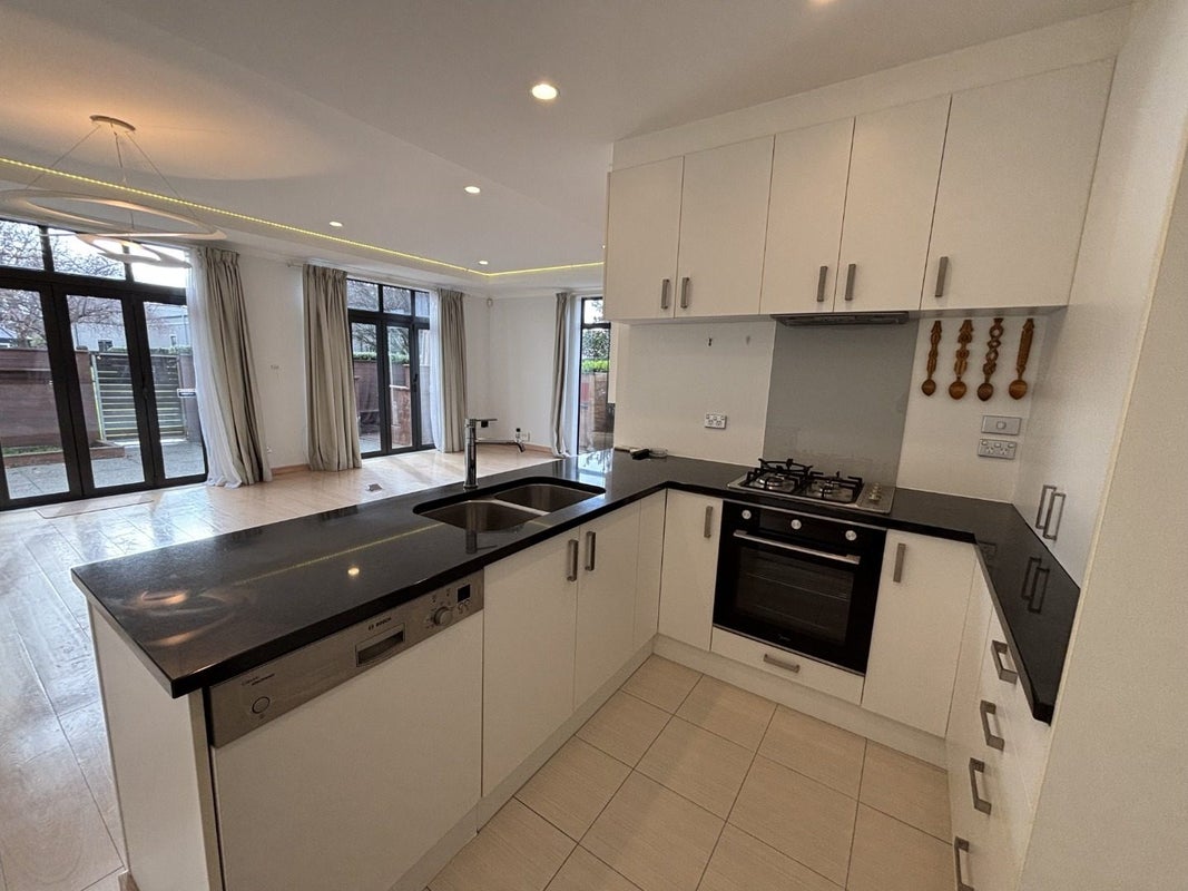 28 Country Club Terrace, Northwood, Christchurch - Carousel 2