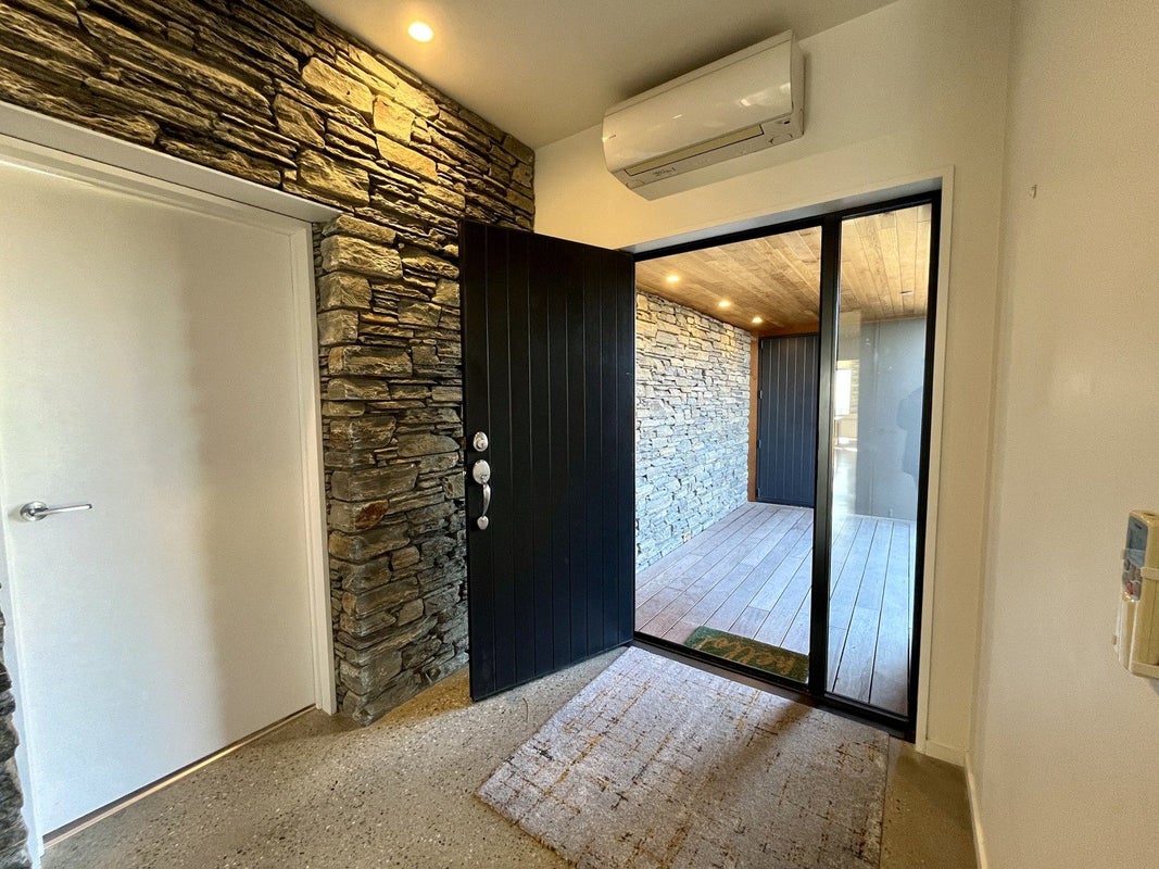 9 Rabbiters Crescent, JACKS POINT, QUEENSTOWN - Carousel 2