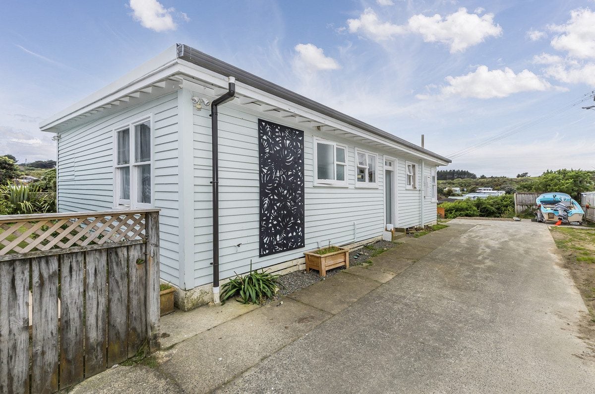 1 Morere Street, Titahi Bay, Porirua - Carousel 1