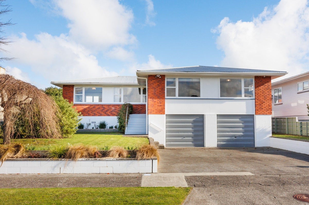 37 Epsom Road, Hokowhitu, Palmerston North - Carousel 1