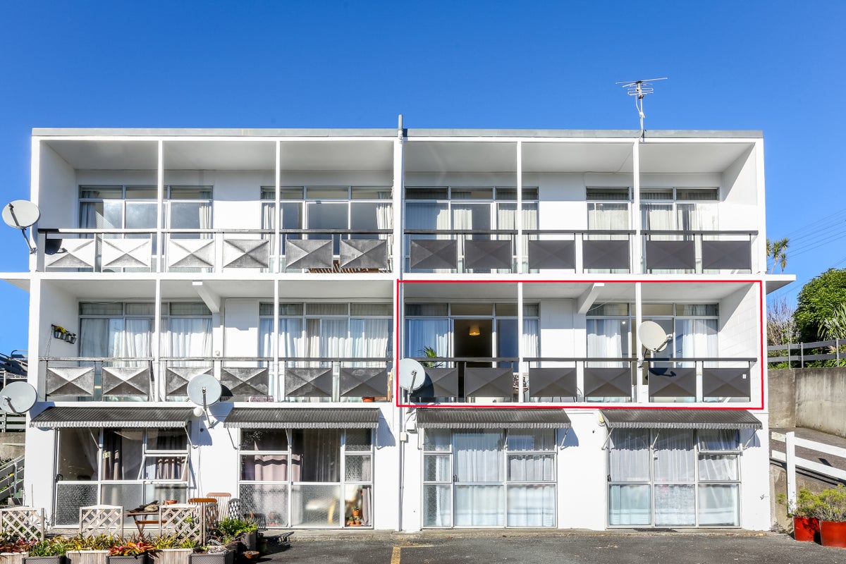 8/75 Carrington ST, Vogeltown, New Plymouth - Carousel 13