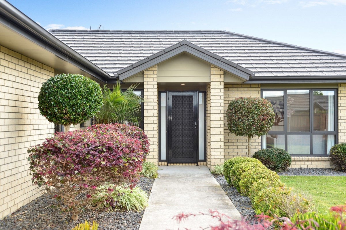 15 Waltham Place, Rototuna North, Hamilton - Carousel 2