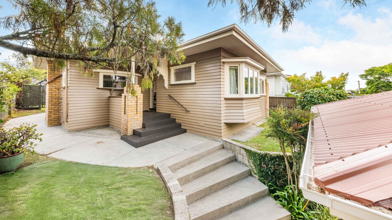 20 Riro Street, Point Chevalier, Auckland - Carousel 1