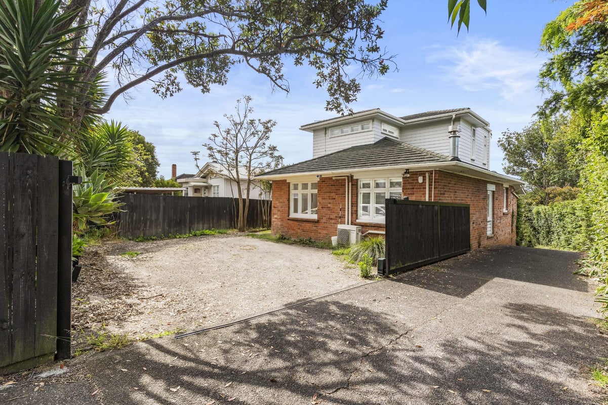 1/27 Onewa Road, Northcote, Auckland - Carousel 1