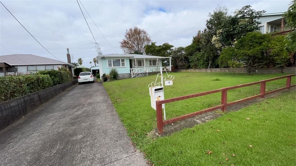 1 Rewarewa Road, Te Atatu Peninsula, Auckland - Carousel 1