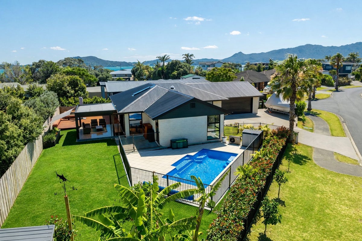 24 Barbados Way, One Tree Point, Whangarei - Carousel 1