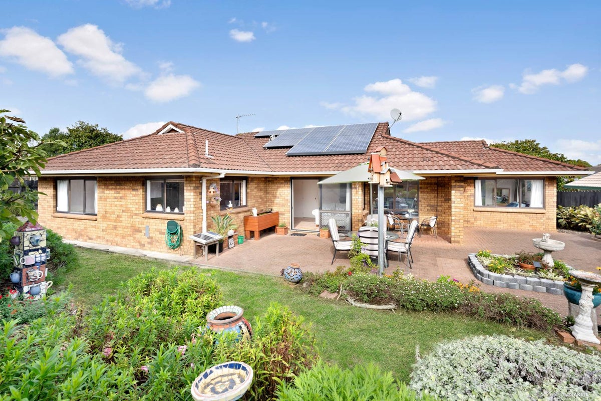 1 West Fairway, Golflands, Auckland - Carousel 2