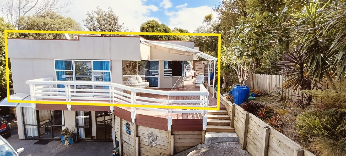 2/23 Cairnbrae Court, Northcross, Auckland - Carousel 1