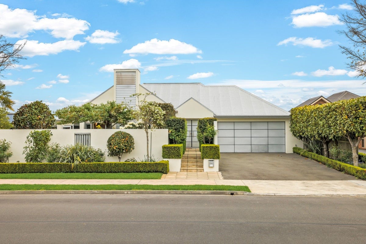 24 Crombie Green, Northwood, Christchurch - Carousel 1