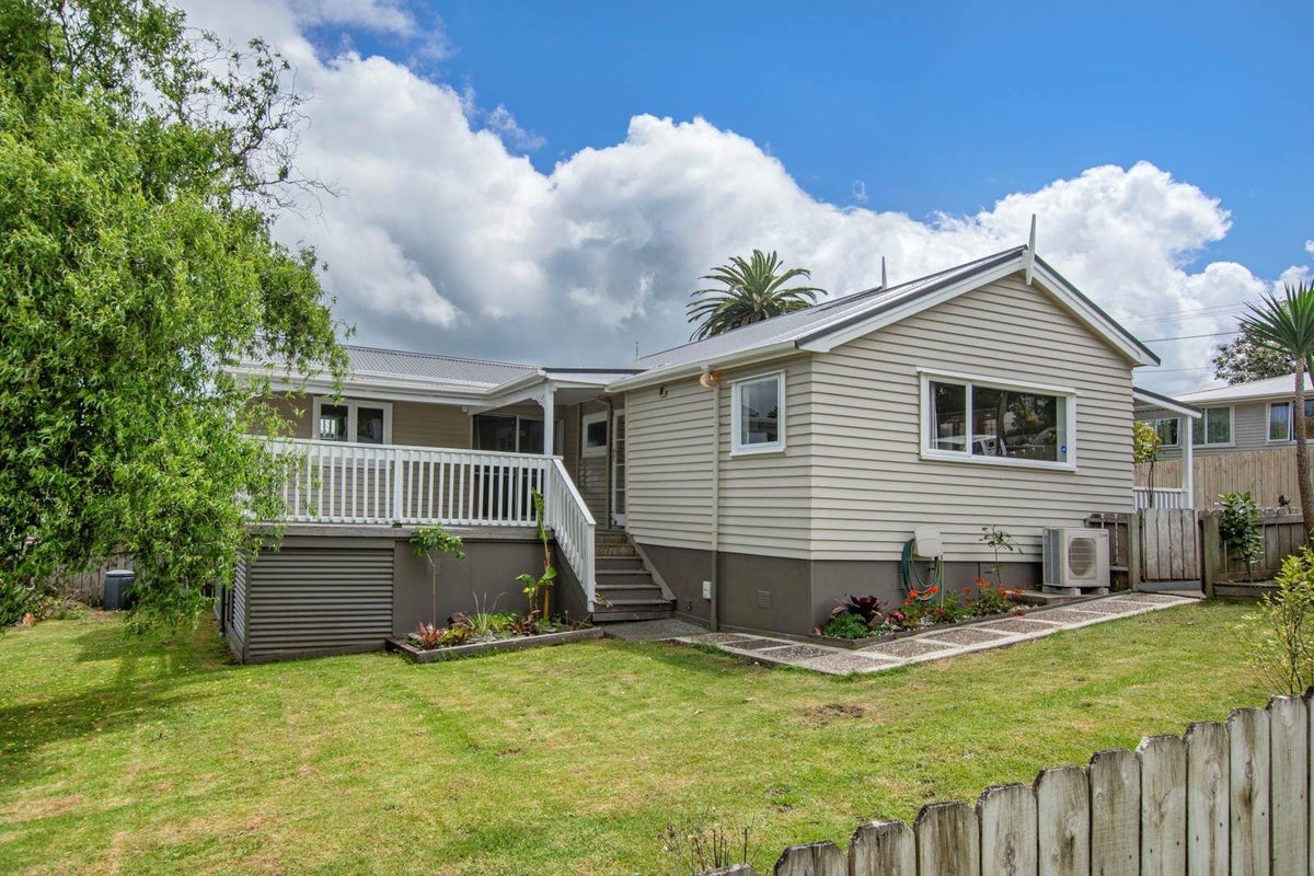 18 Wilkinson Avenue, Kamo, Whangarei, Northland - Carousel 1