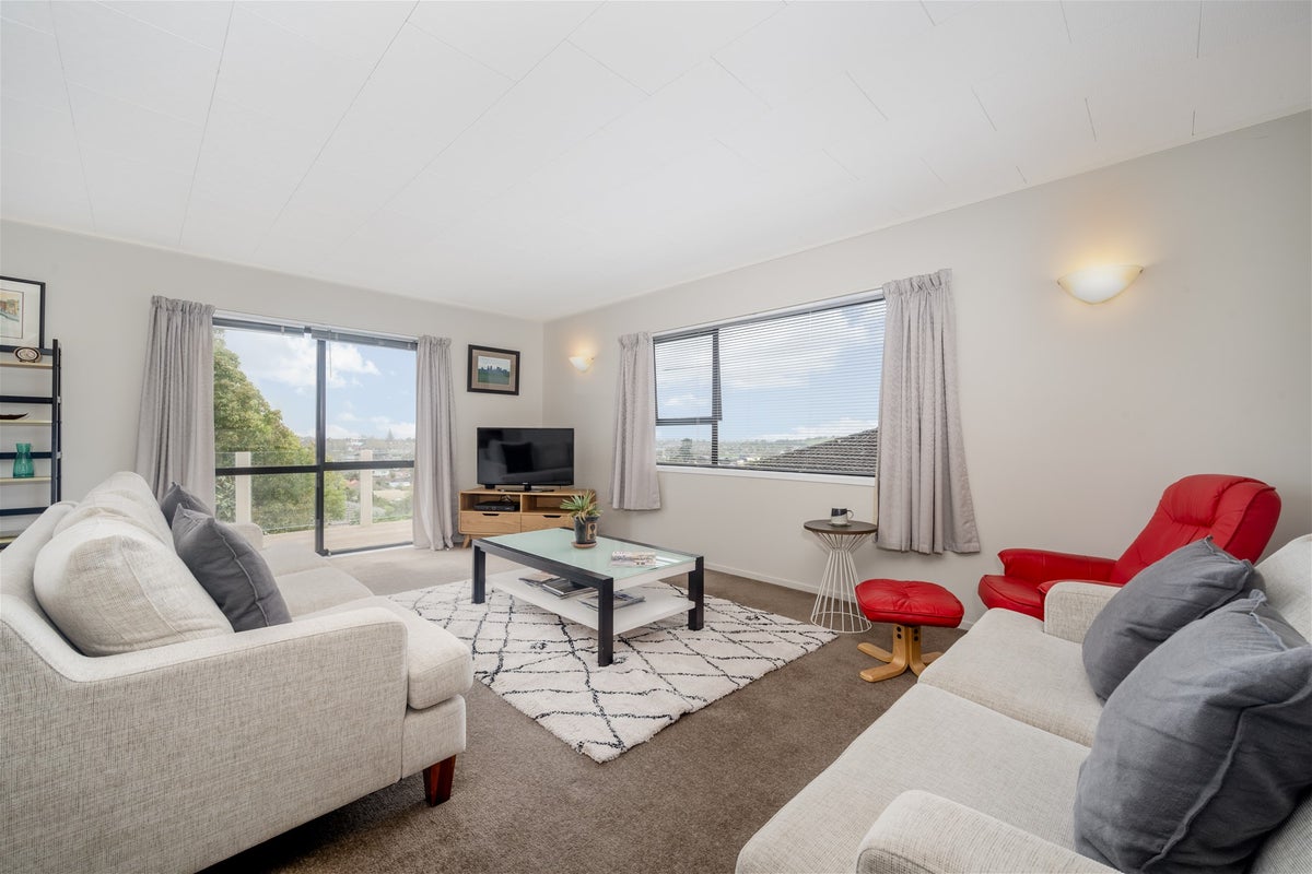 19 Glenshee Place, Highland Park, Auckland - Carousel 2