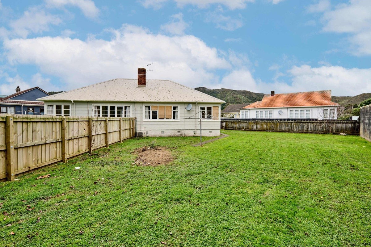 7 Bryant Grove, Taita, Lower Hutt - Carousel 24
