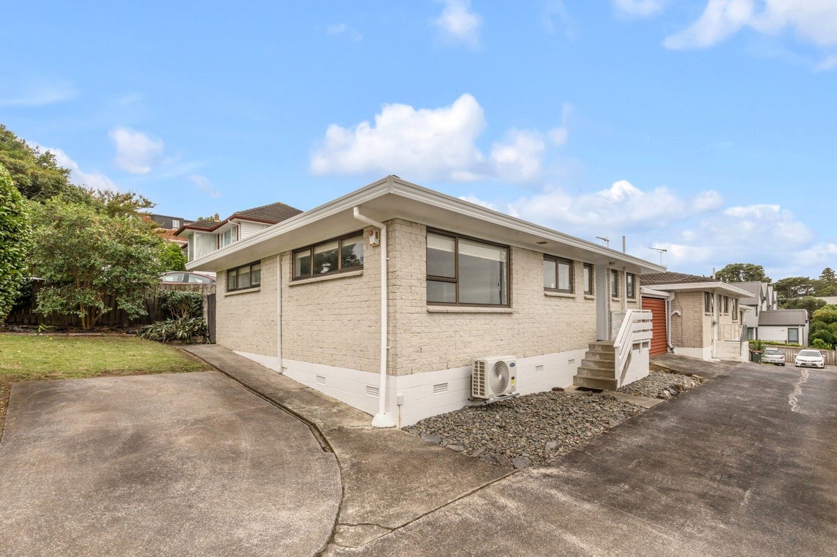 1/24 Waterloo Street, Howick, Auckland - Carousel 1