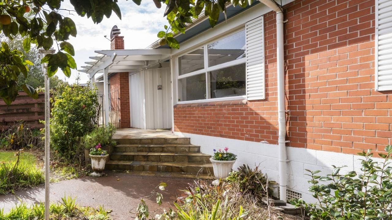 32 Pegler Drive, Howick, Auckland - Carousel 2