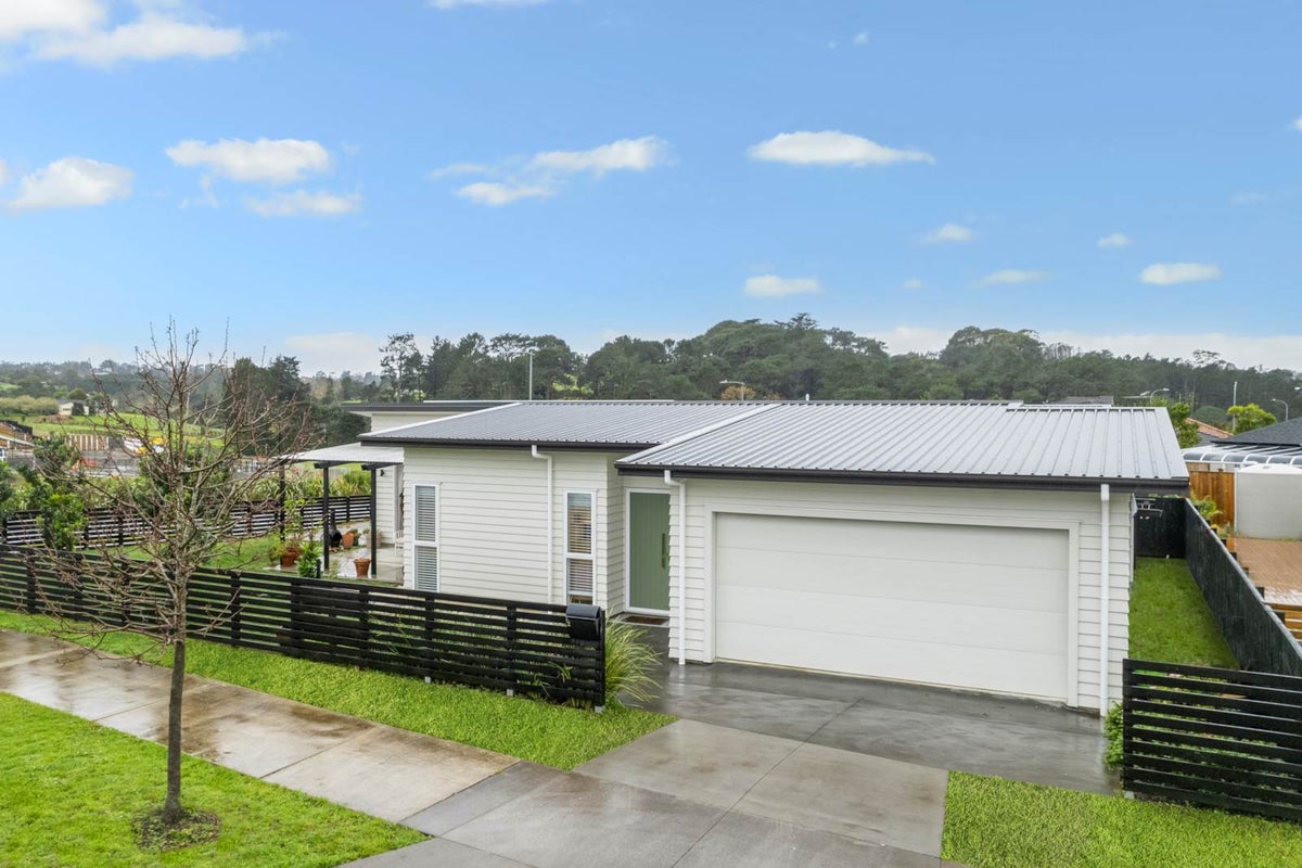2 Patrick Rice Drive, Swanson, Auckland - Carousel 2