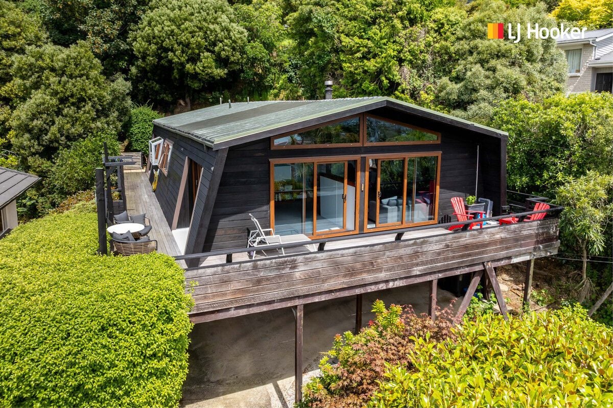 4 Barling Street, Macandrew Bay, Dunedin - Carousel 1